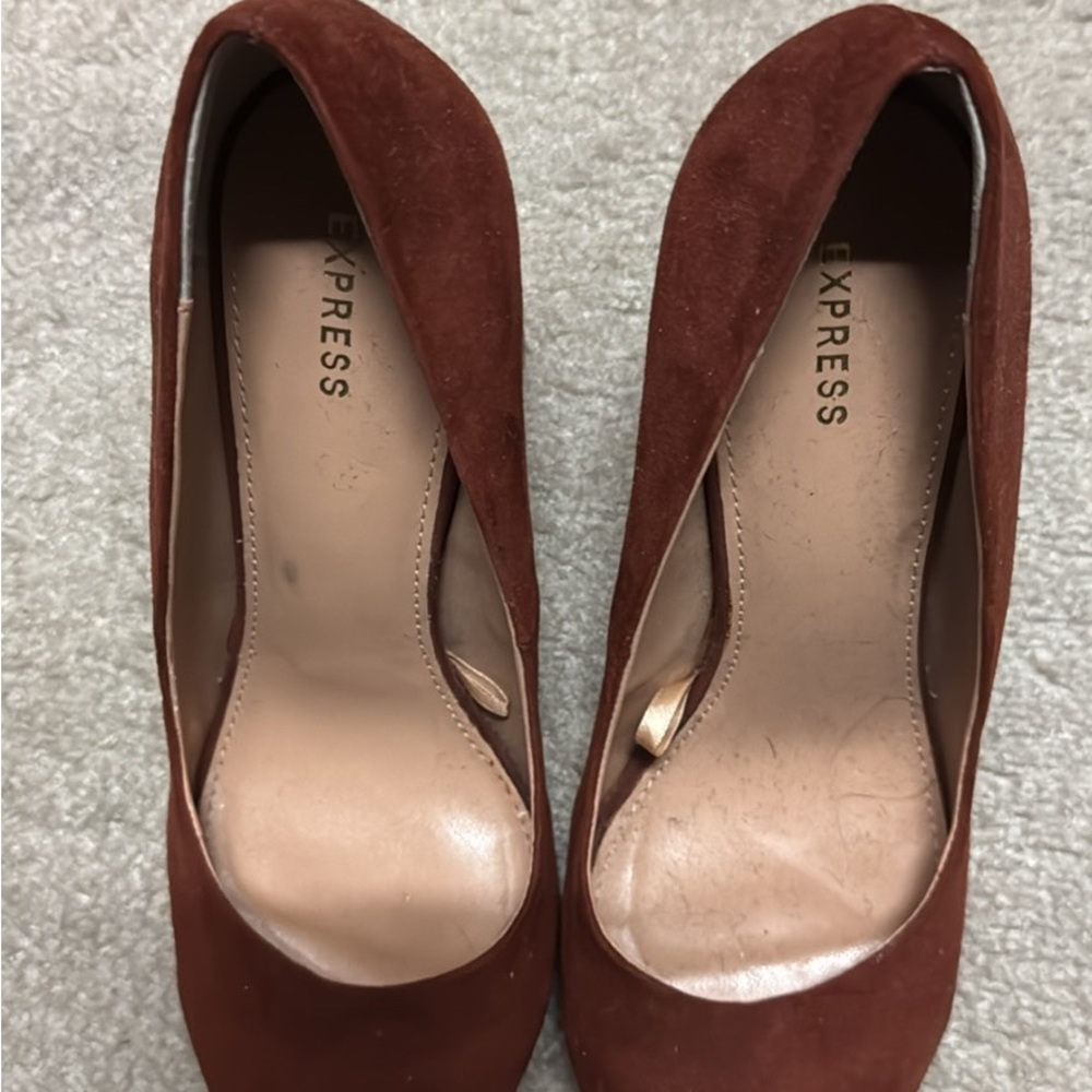 Express Women's Brown Suede Pumps